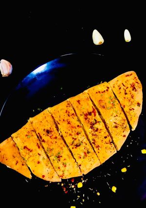 A picture of #HCC#post_3#Dish_Name_Cheesy_Garlic_Bread.