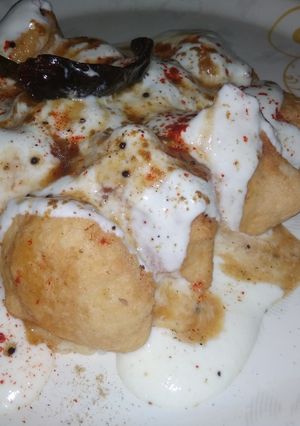 A picture of Dahi Bhalla.