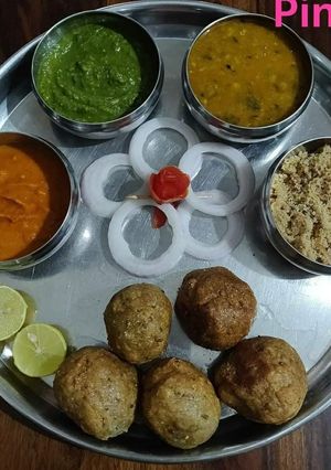 બાફલા દાલ બાટી #(dal baati recipe in Gujarati) રેસીપી મુખ્ય ફોટો