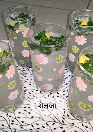 मिंट लेमन पंच स्प्राइट (Mint Lemon punch Sprite recipe in hindi) रेसिपी मुख्य फोटो