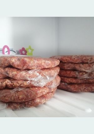 Una foto de Hamburguesa casera de carne roja, avena y chía