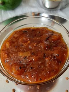 कैरीचा आंबटगोड मेथांबा (kairicha godambat methamba recipe in marathi) रेसिपी चे मुख्य फोटो