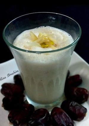A picture of Date Almond Pistachio Shake.