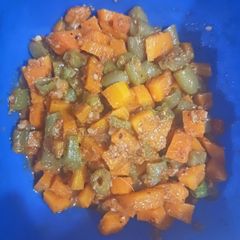 A picture of Carrot and French beans.