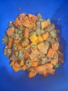 A picture of Carrot and French beans.
