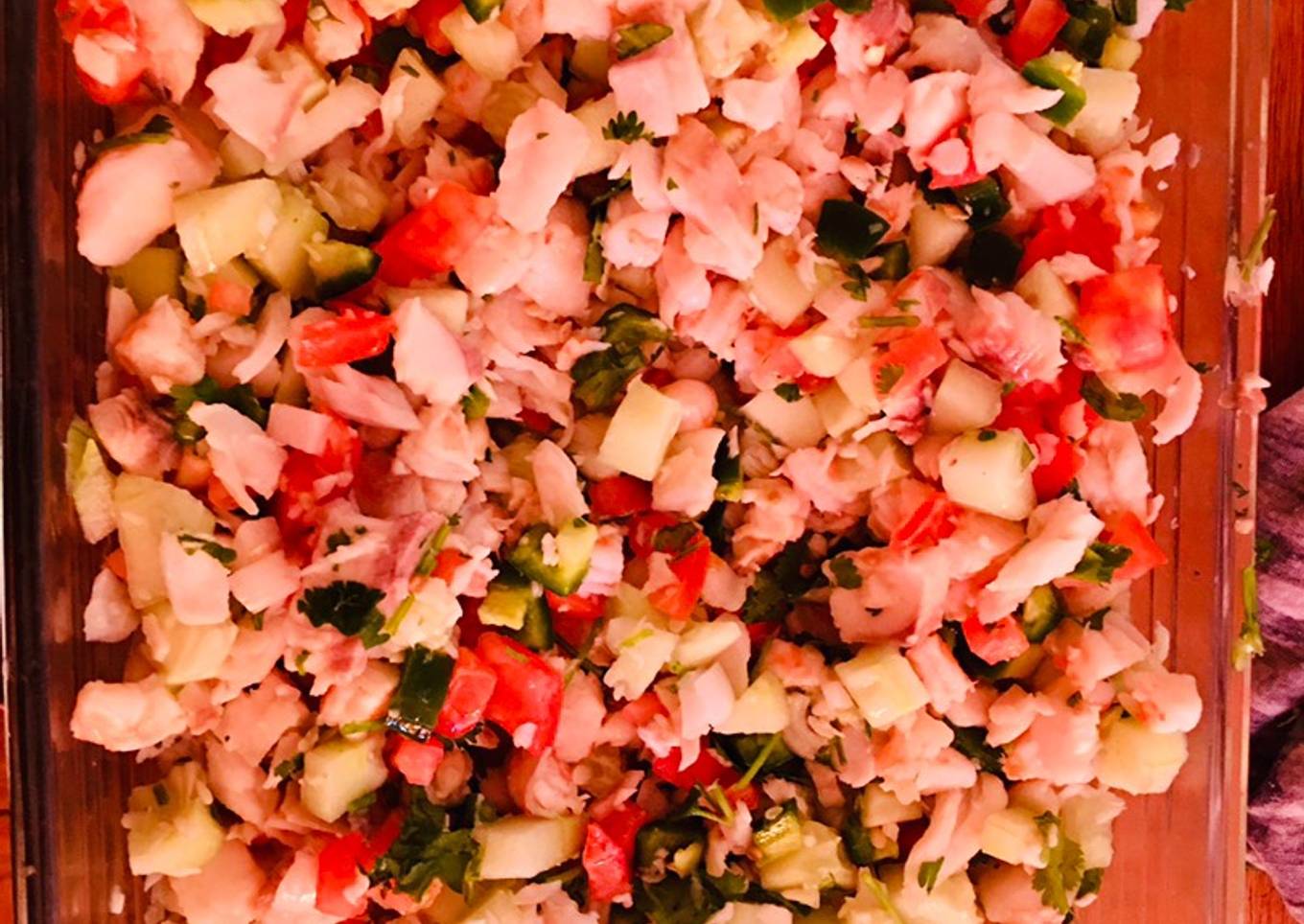 Ceviche de pescado y camarón cocido