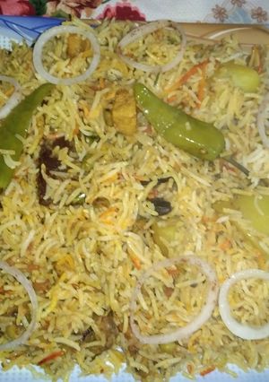 A picture of Restaurant style biryani.