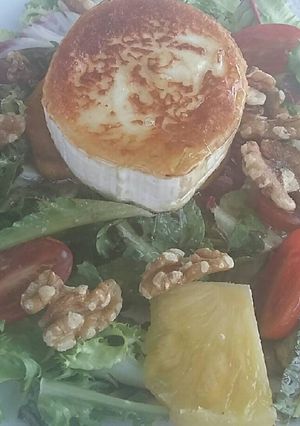 Foto principal de Ensalada con queso de cabra, miel y mostaza