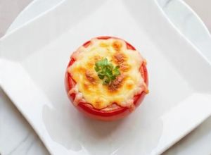 Foto de Tomate Recheado Com Queijo Minas