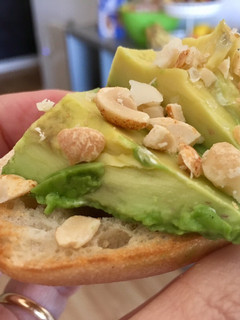 Una foto de Tosta crunchy de aguacate