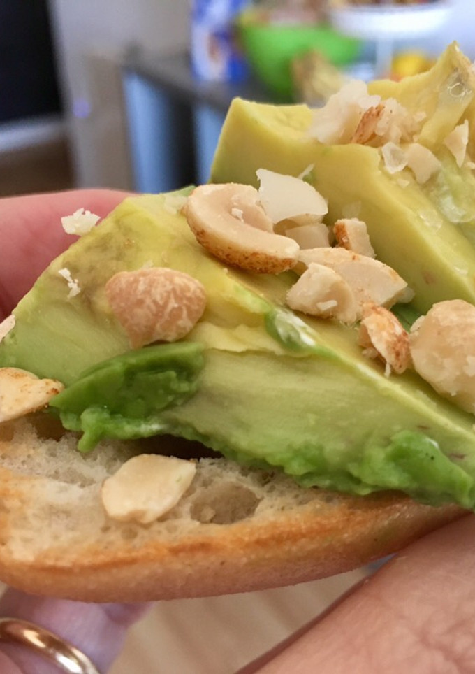 Una foto de Tosta crunchy de aguacate