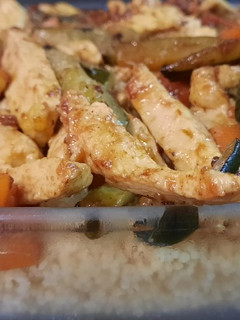 Una foto de Cous cous con pollo
