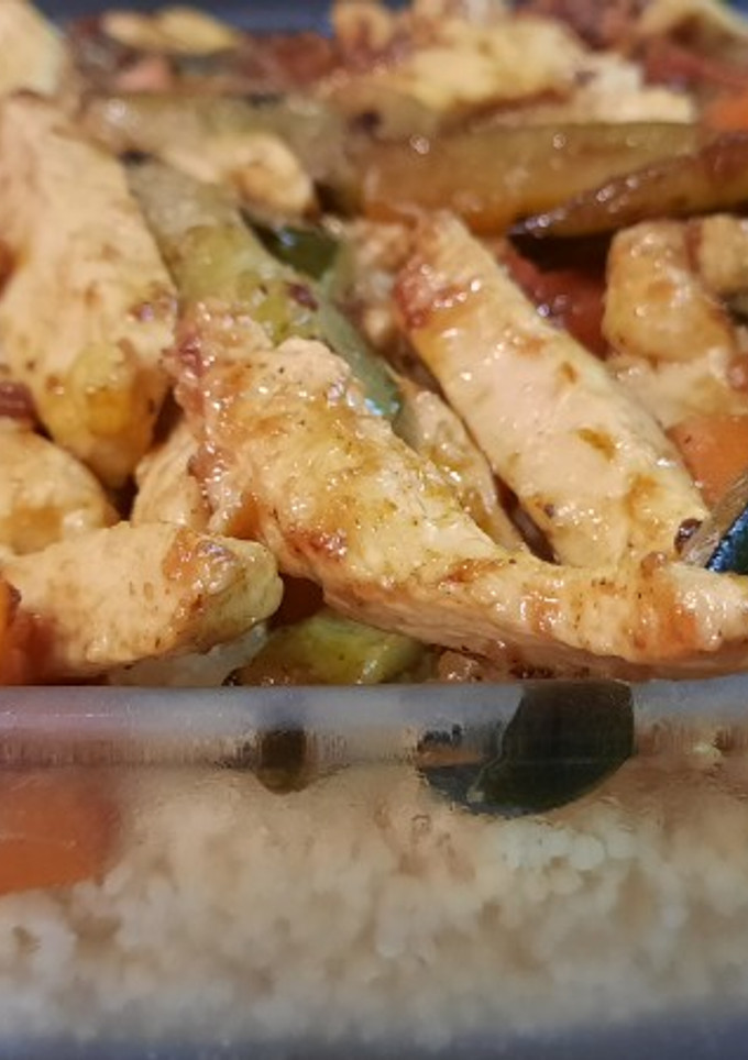 Una foto de Cous cous con pollo