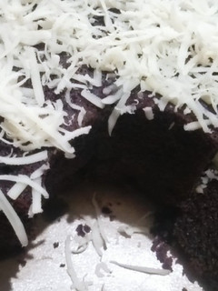 Foto resep Bolu Ketan Hitam Kukus empuk toping keju