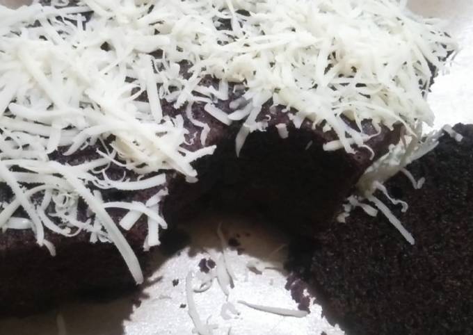 Bolu Ketan Hitam Kukus empuk toping keju