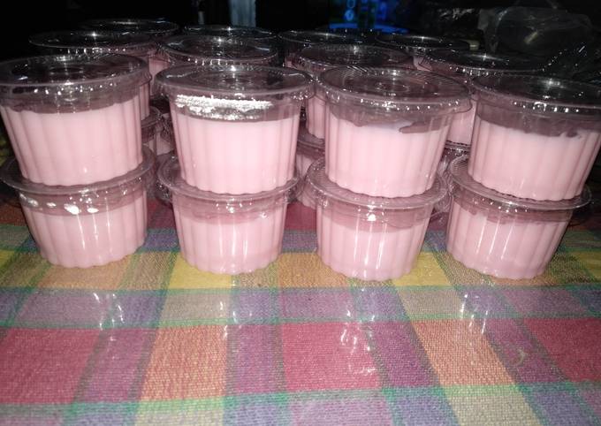 Puding Strawberry Cup