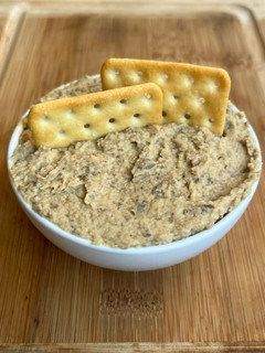 Una foto de Hummus de champiñones y pimentón