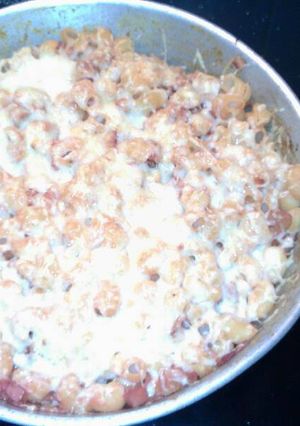 Foto principal de Macarrones con salchichas bacon y queso gratinado