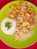 Moqueca de Banana con Brochetas de Camarón