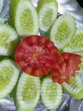 Langkah Mudah untuk Menyiapkan Resep  Rujak timun tomat yang Enak, Bikin Ketagihan