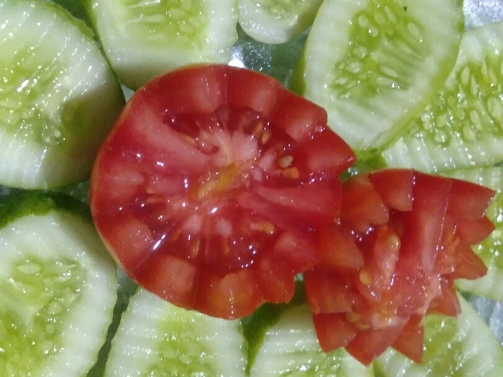 Langkah Mudah untuk Menyiapkan Resep  Rujak timun tomat yang Enak, Bikin Ketagihan