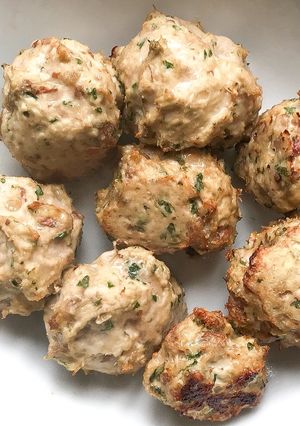 Une photo de Boulettes dinde, porc et herbes