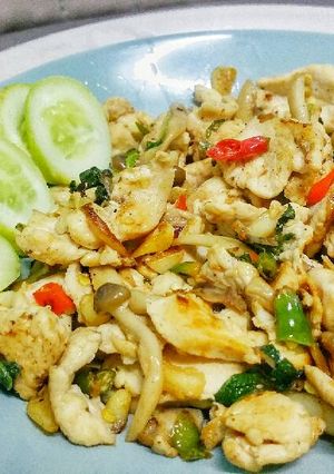 รูปของ กะเพราอกไก่ใส่เห็ด(สูตรลดความอ้วน)