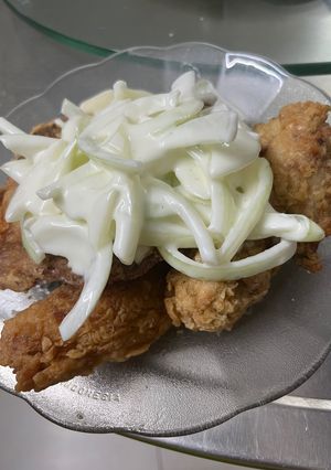Hình của món Gà rán sốt kem hành.