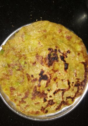 A picture of Gobhi aloo ki sabji ka paratha.