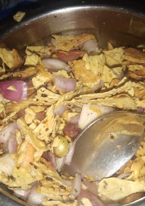 A picture of Papad chaat.