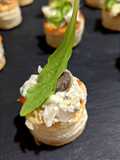 Volovanes con mousse de arenque y manzana