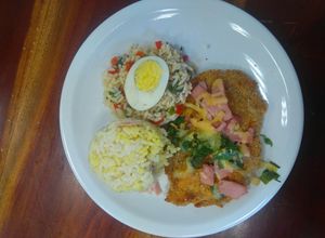 Una foto de Suprema a la parmesana con arroces mixtos