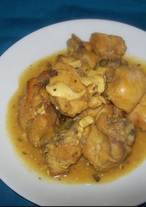 Una foto de Pollo en pepitoria