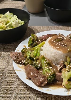 A picture of Beef and Broccoli.