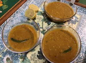 Une photo de Dal de mung (lentilles aux légumes, épices et gingembre)