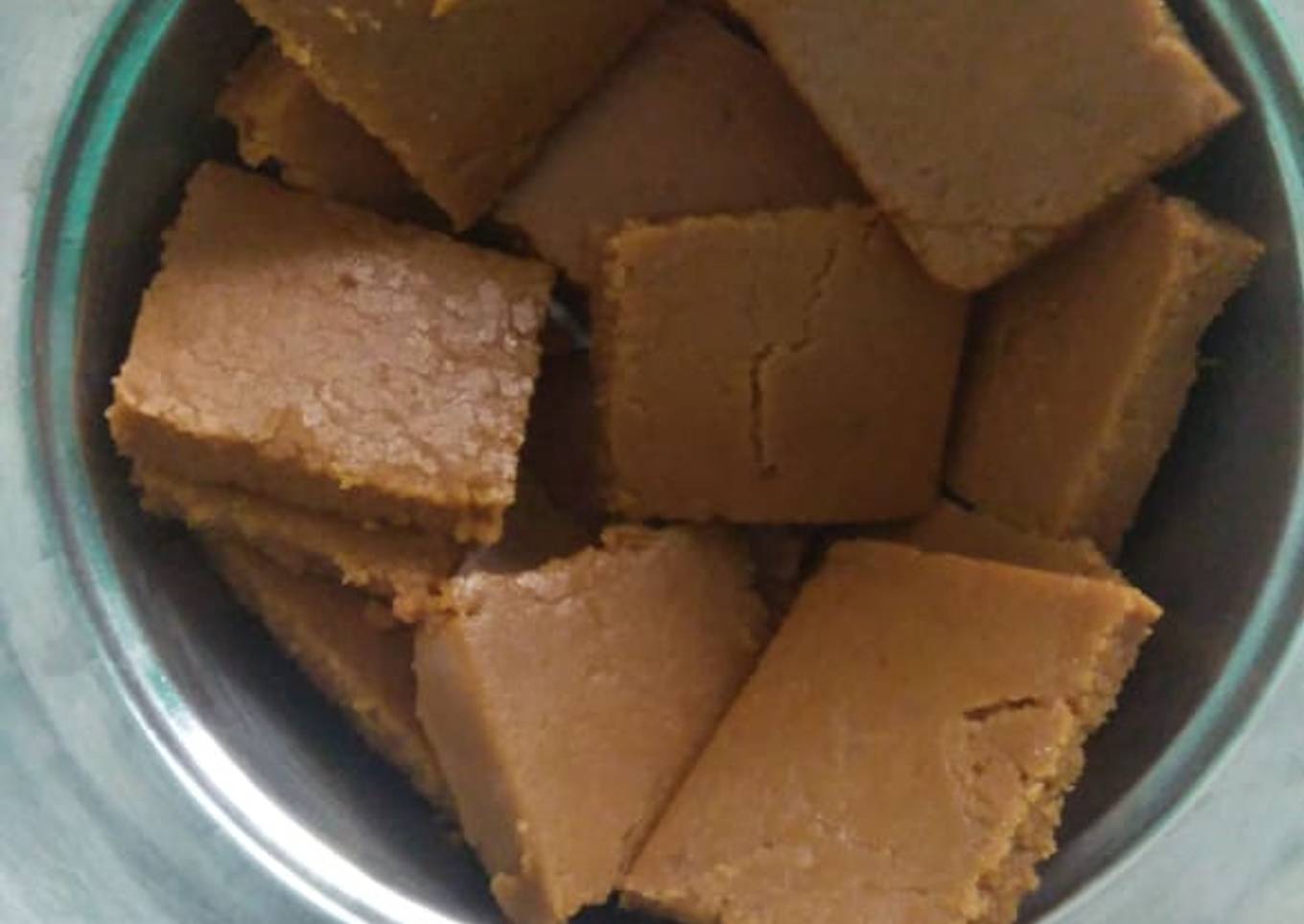 Besan ki barfi