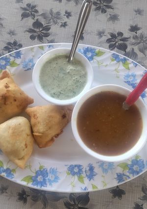 समोसे (Samose Recipe In Marathi) रेसिपी चे मुख्य फोटो 