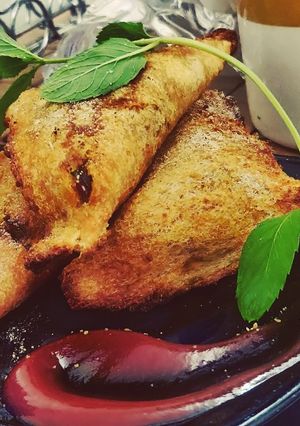 A picture of Veggies Bread Samosa in Airfryer.