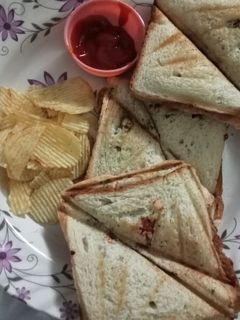 વેજી. સેન્ડવીચ (Veggie Sandwich Recipe In Gujarati) રેસીપી મુખ્ય ફોટો