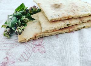 Foto di Focaccette istantanee alle erbe aromatiche