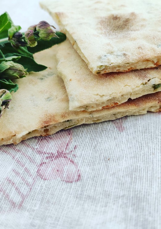 Foto di Focaccette istantanee alle erbe aromatiche