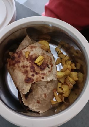 सुखे आलू (sukhe aloo recipe in Hindi) रेसिपी मुख्य फोटो