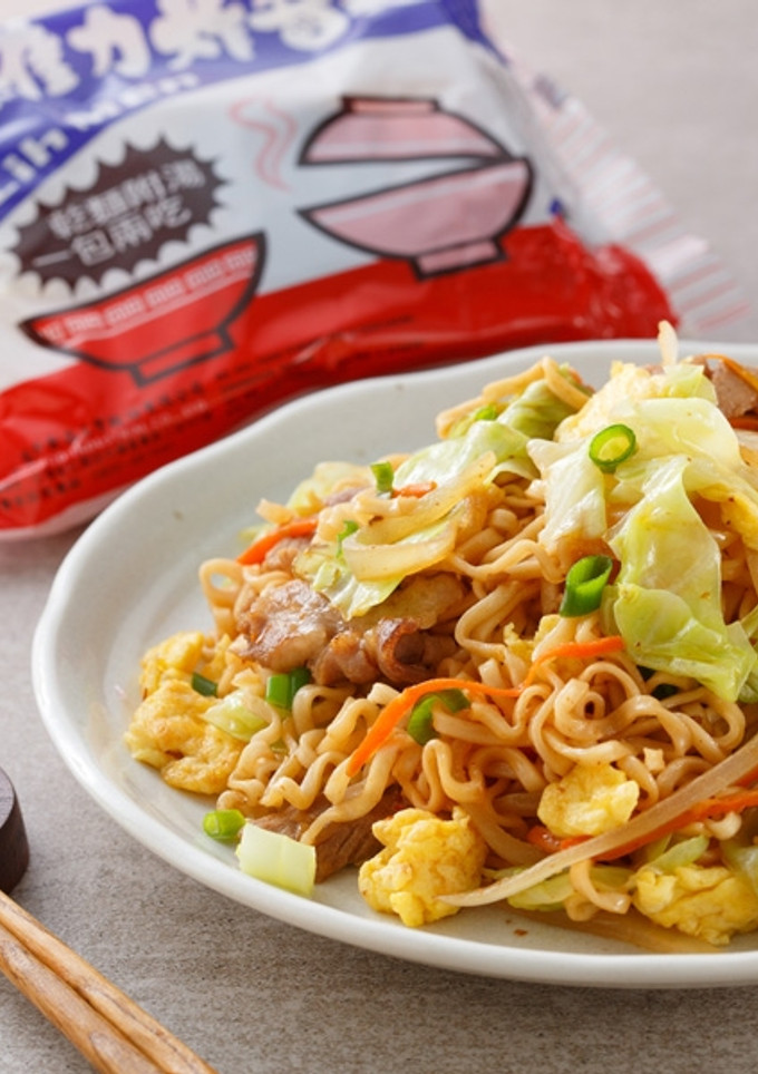 【家樂福廚房】維力炸醬炒泡麵 的食譜成品照片