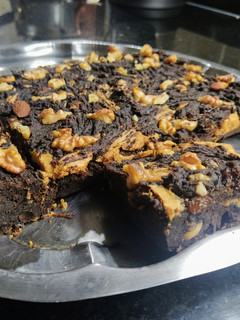 Una foto de Brownies veganos de boniato y calabaza ancho barato