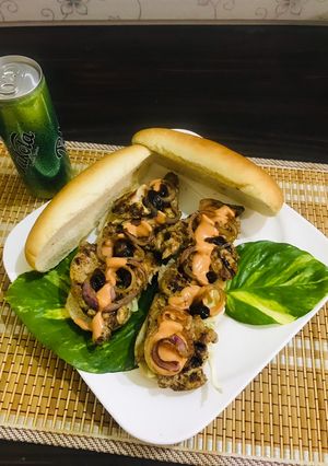 A picture of Leftovers black pepper steak (long / round burger).