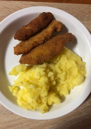 Rántott csirkemell csíkok recept fotója