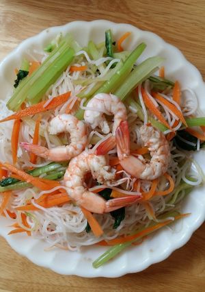 Hình của món Bún trộn thập cẩm.
