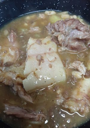 Una foto de Mangote y rabo con habichuelas