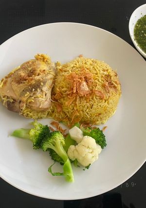 A picture of Chicken Biryani.