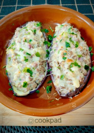 Una foto de Berenjena rellena con carne de caballo y bechamel